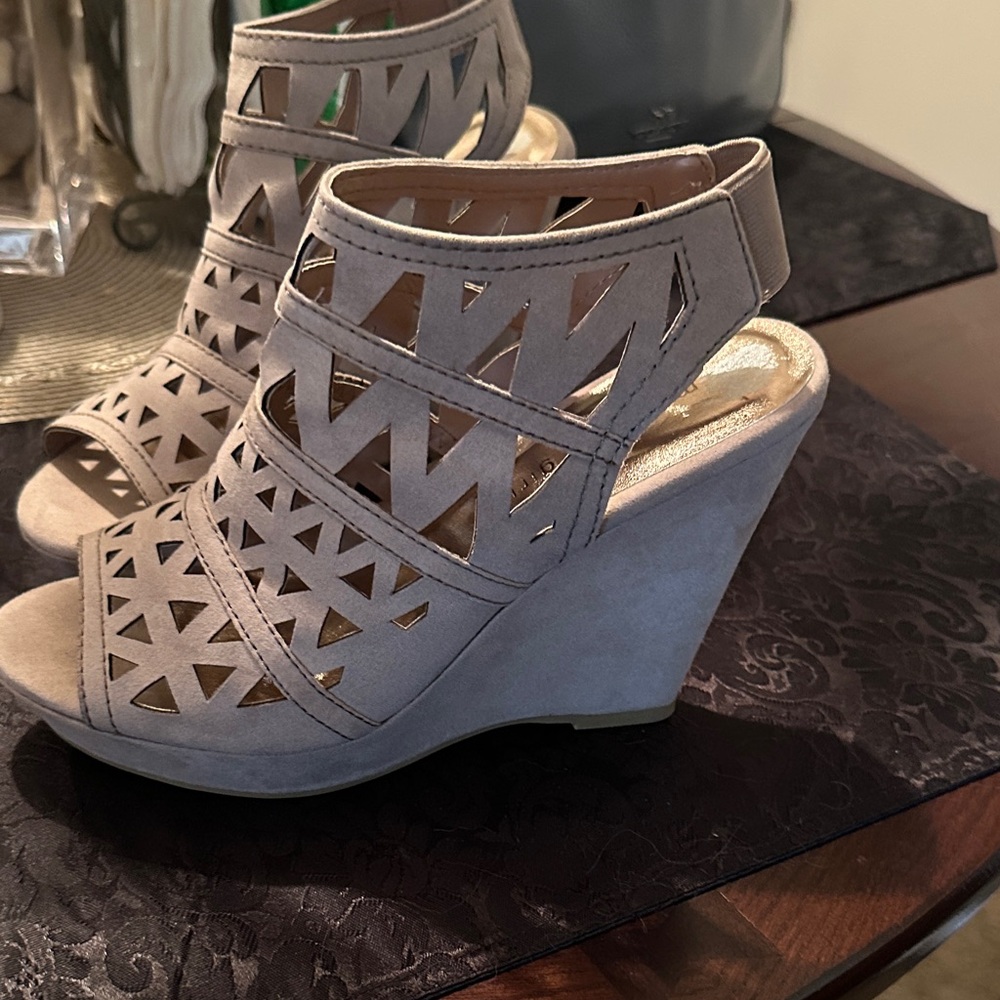New Madden Girl Tan Cutout Wedge Sandals